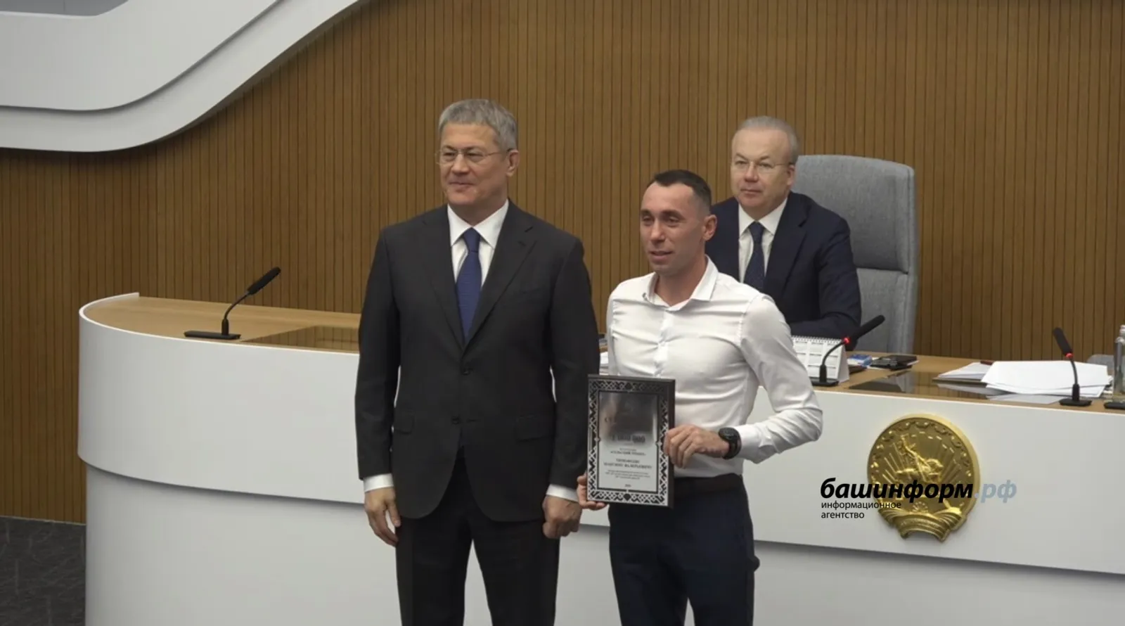 Глава Башкирии вручил сертификаты сельским тренерам