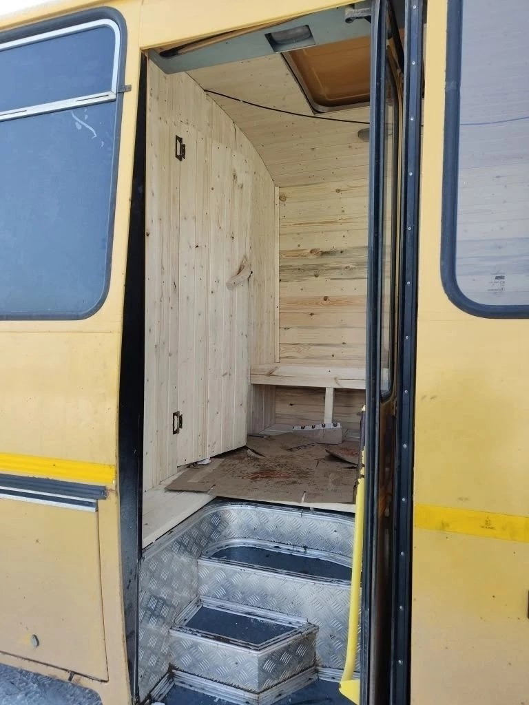 В Башкирии школьный автобус превратили в баню для бойцов СВО