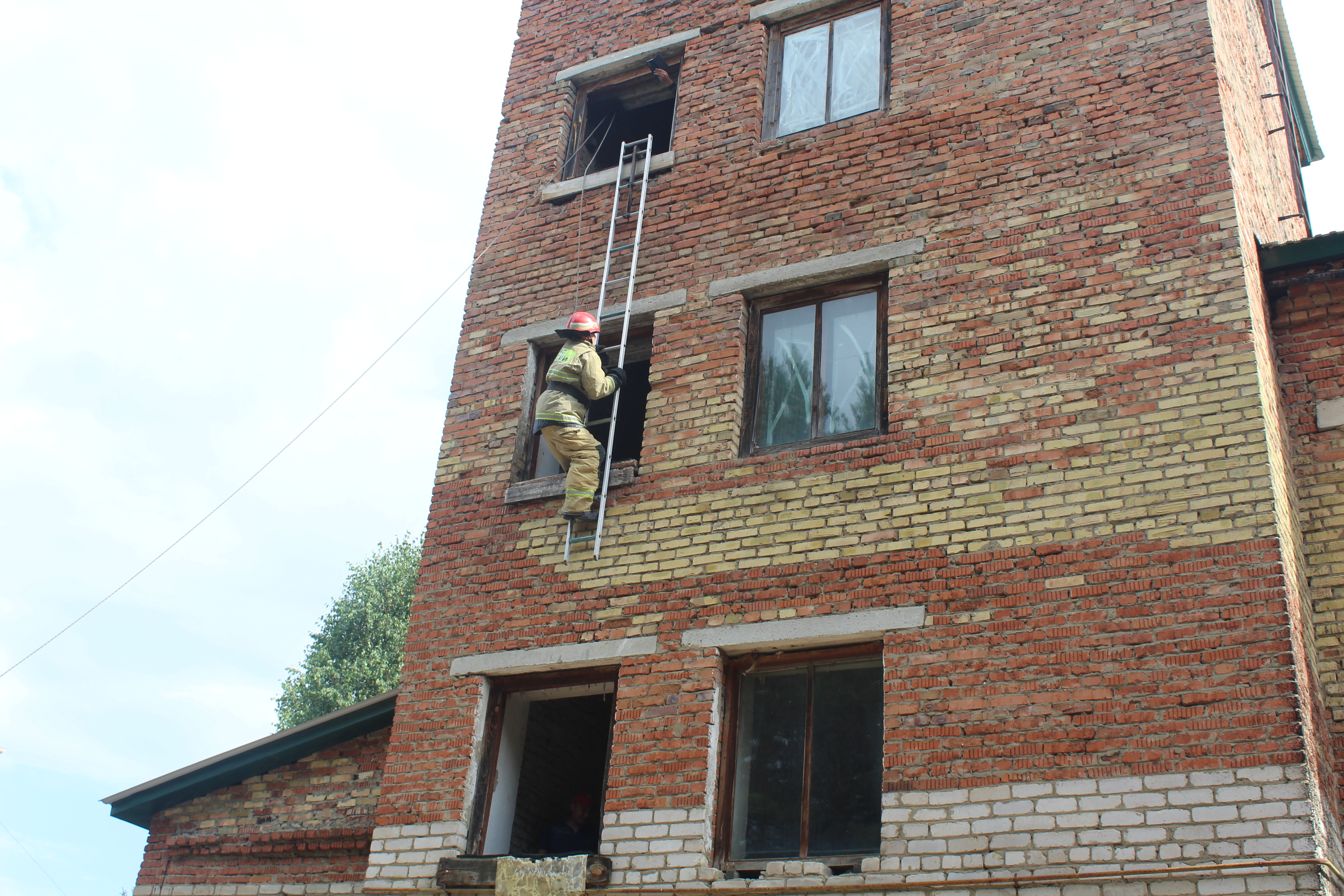 В Кигинском районе прошли соревнования по пожарно-строевой подготовке