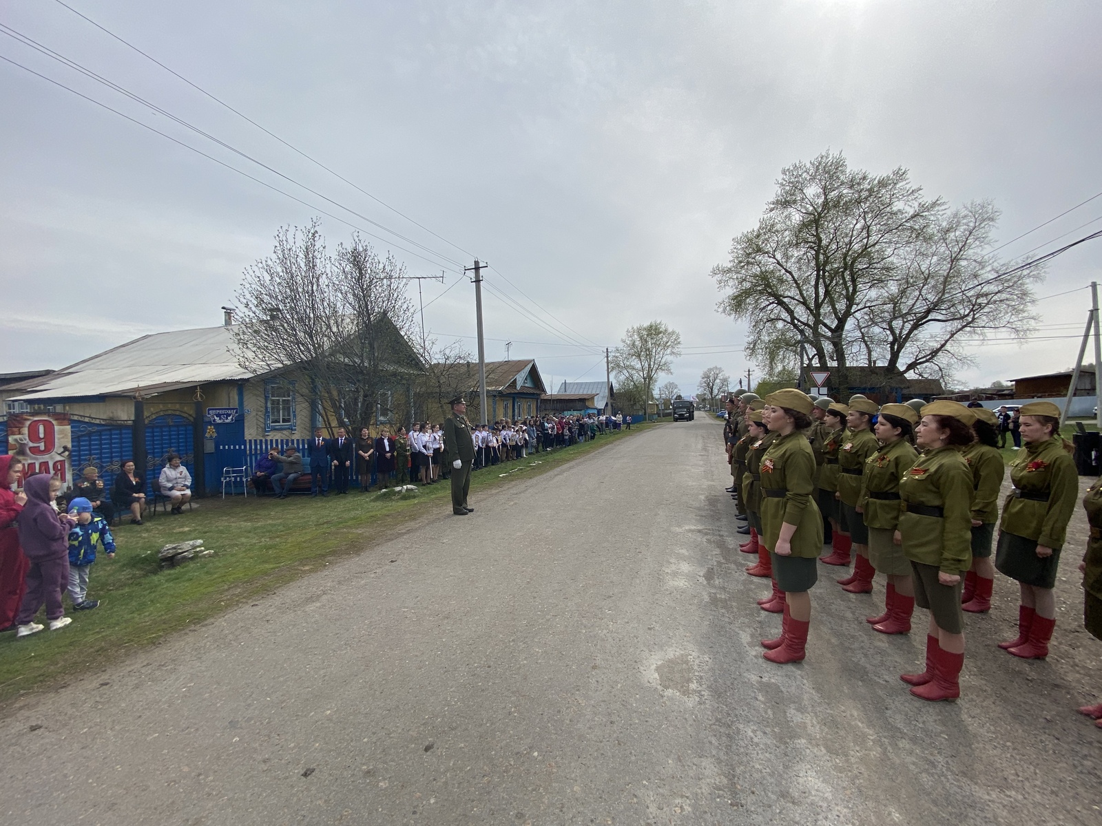 В Кигинском районе  состоялся парад у дома ветерана