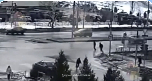 В Башкирии водитель сбил двух подростков