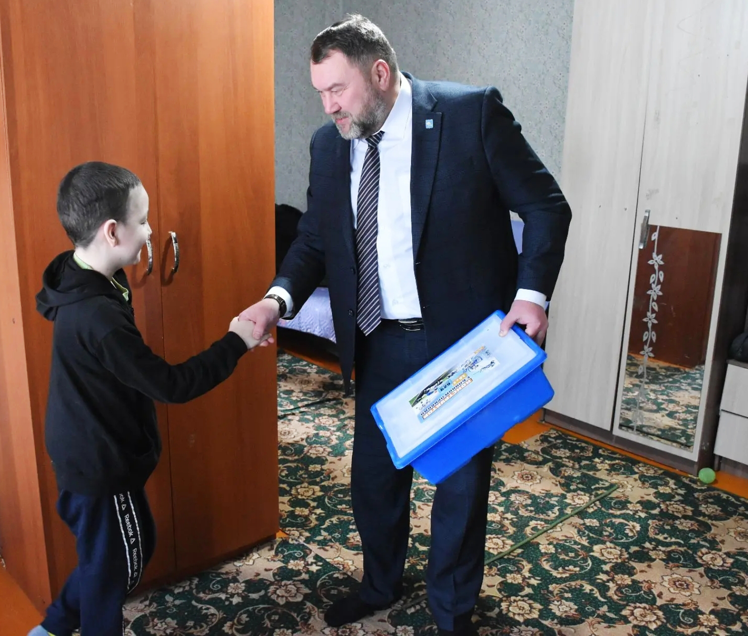 Глава администрации Кигинского района исполнил мечту мальчика