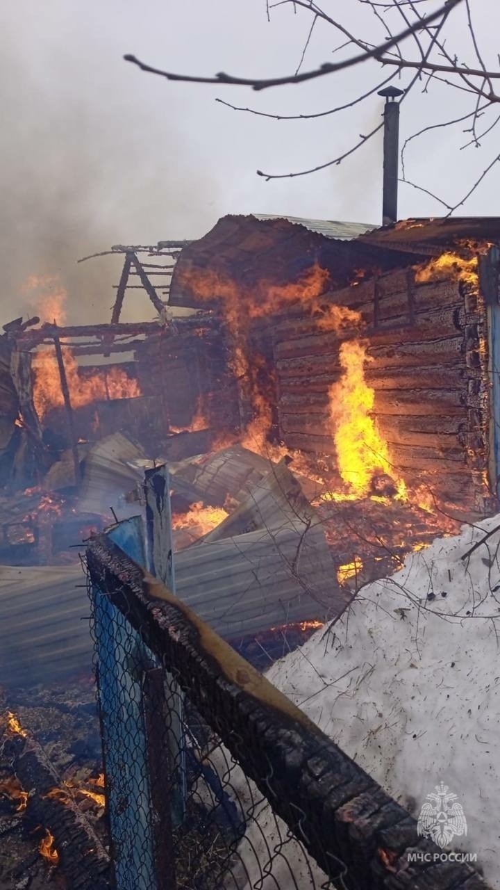 На северо- востоке Башкирии огнем уничтожено хозяйство