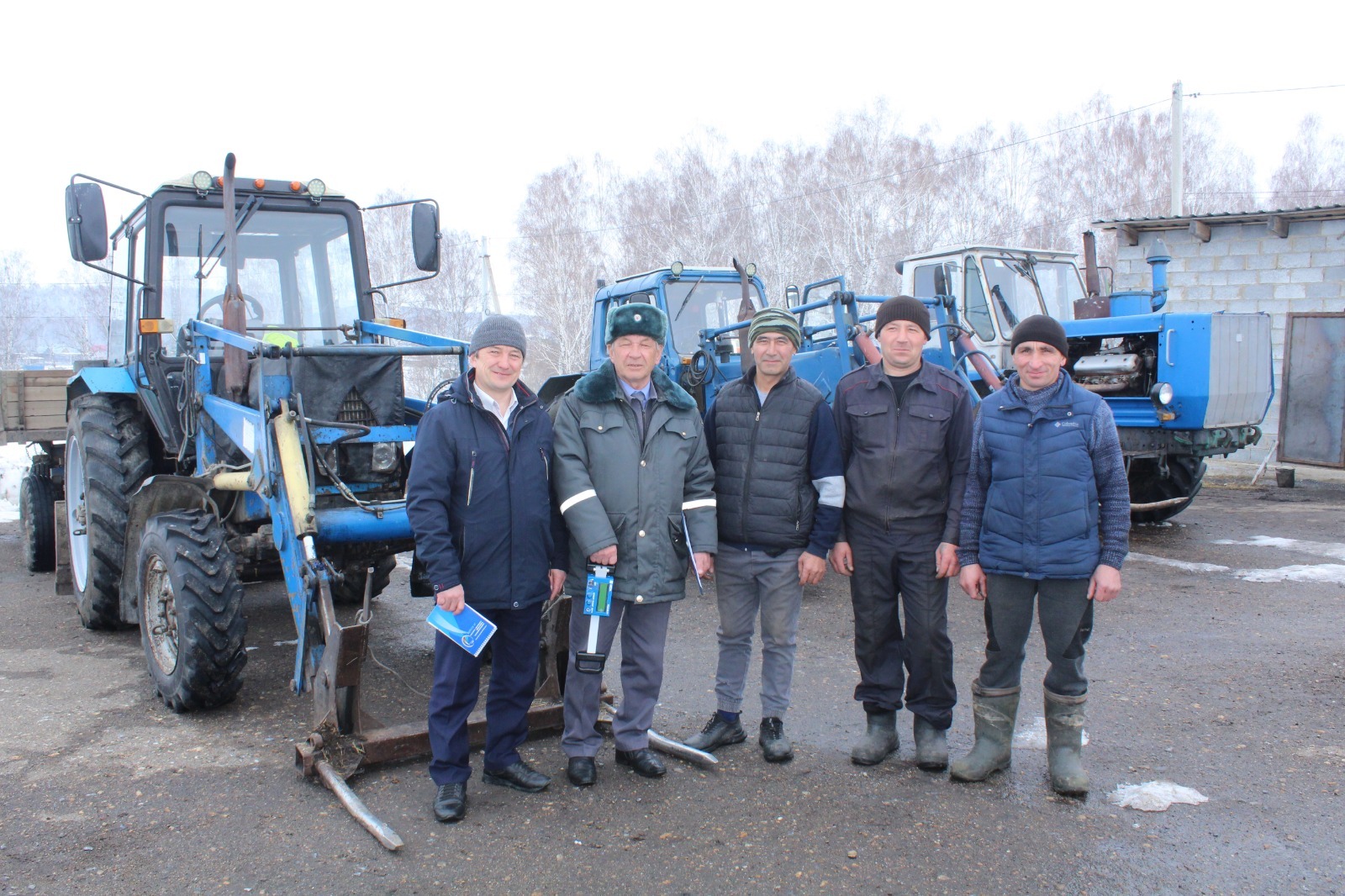 В преддверии  весенне-полевых работ в хозяйствах Кигинского района прошел технический осмотр тракторов и прицепов к ним