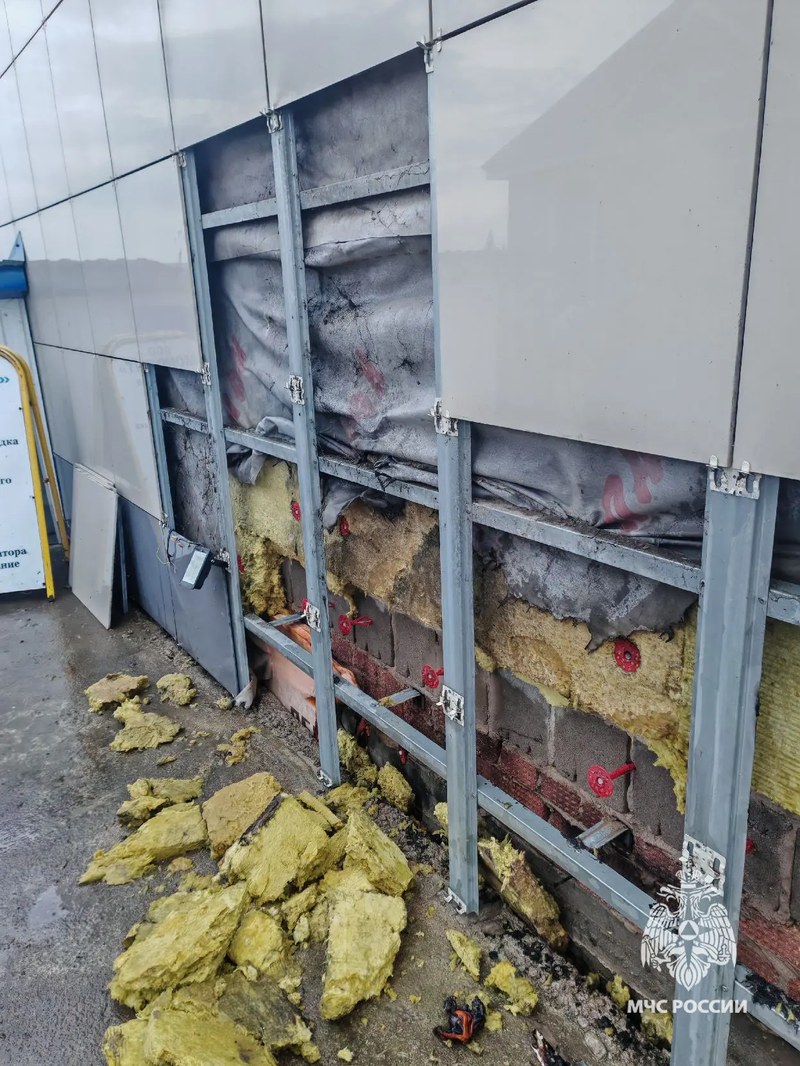 В Башкирии школьники бомбочками подожгли здание банка