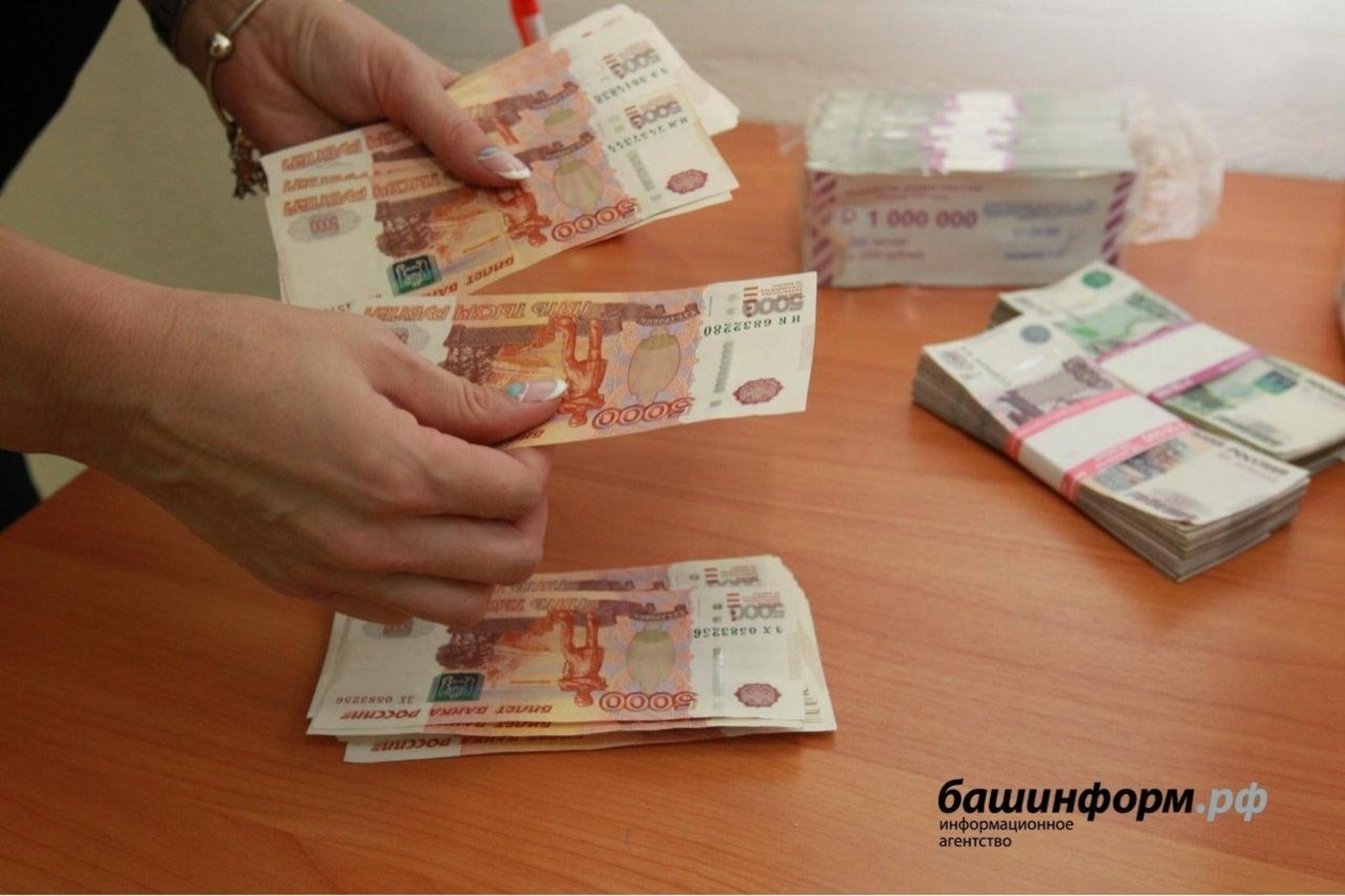 Правительство России с 1 февраля проиндексирует соцвыплаты на 1,119. Постановление подписано