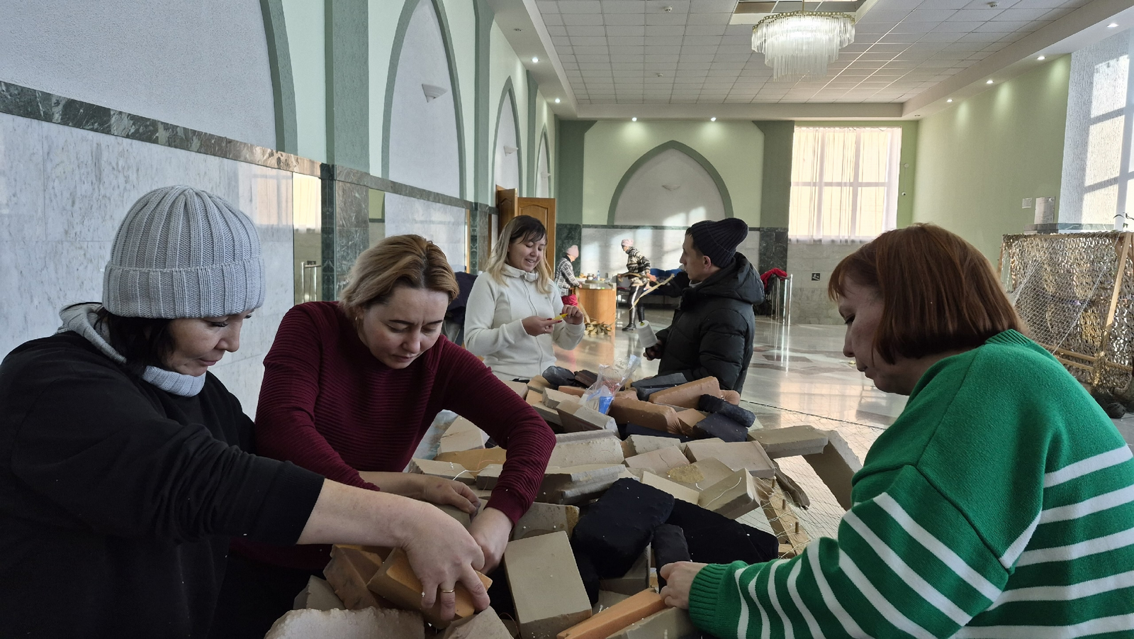 Волонтеры из Кигинского района плетут « городские масксети»