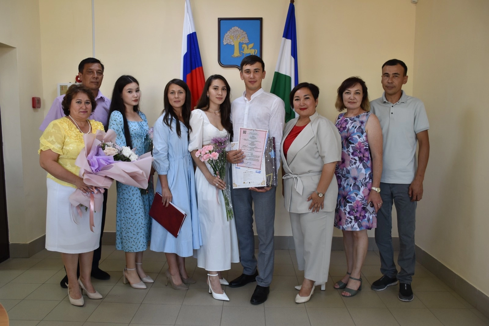 Глава администрации Кигинского района Башкирии поздравила молодоженов