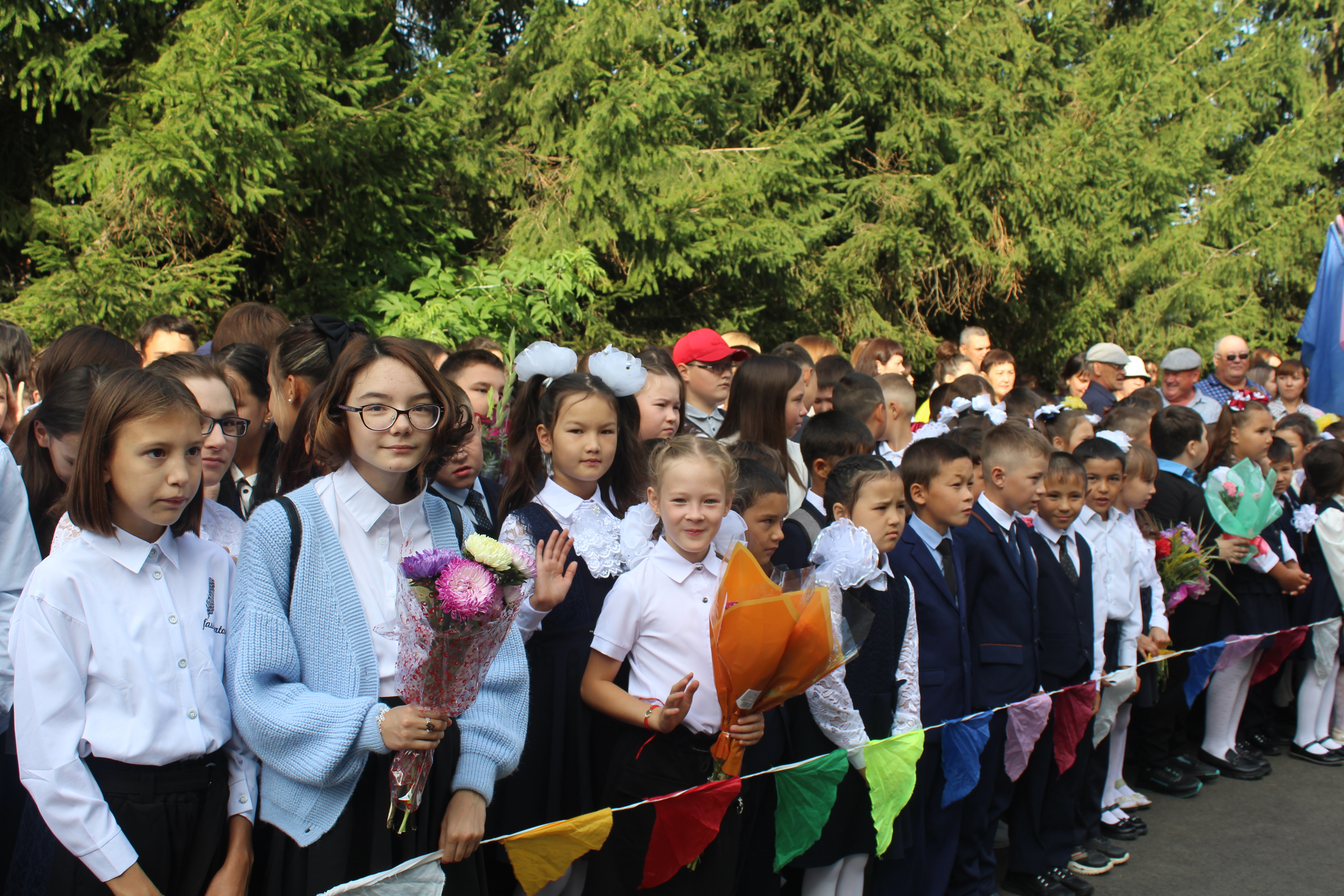 1 сентября – в День Знаний, в школах Кигинского района прошли торжественные линейки