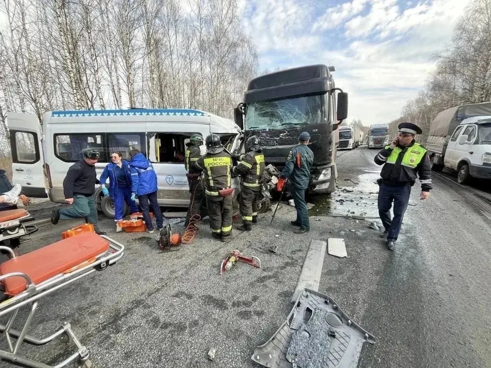 Пассажирский автобус из Башкирии разбился на трассе