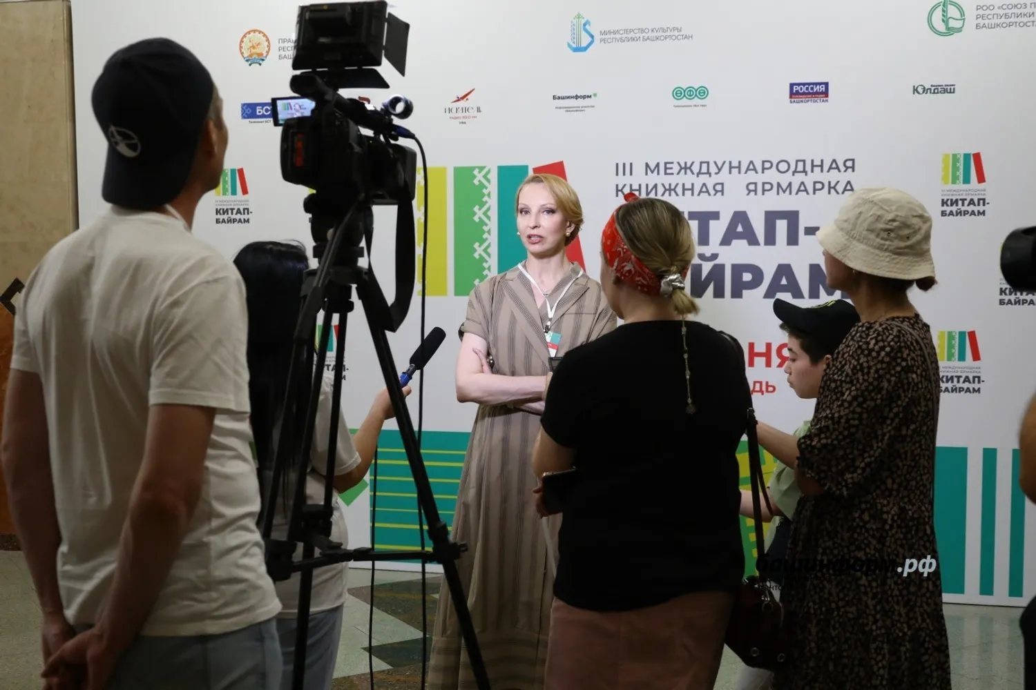 Деятели культуры отмечают, что книжная ярмарка объединяет людей